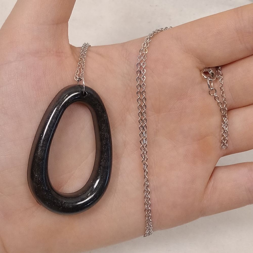 CLEARANCE Black oval resin pendant necklace - Picture 6 of 6